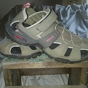 Teva Sandles